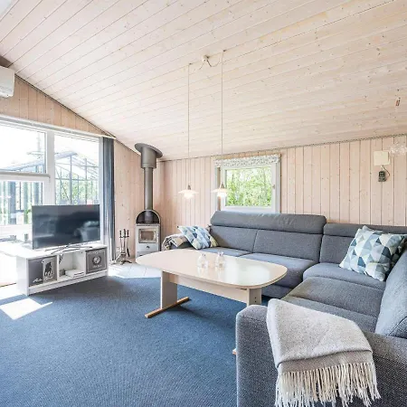 4 Person In Hemmet-by Traum * Hemmet