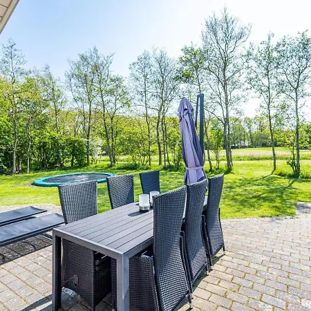 4 Person In Hemmet-by Traum * Hemmet