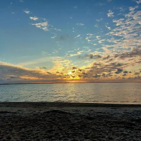 4 Person In Hemmet-by Traum Nyaraló