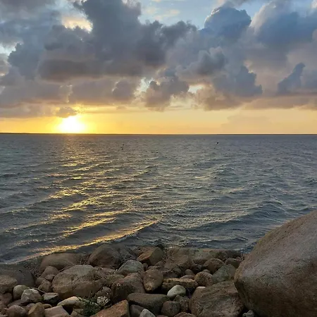 4 Person In Hemmet-by Traum