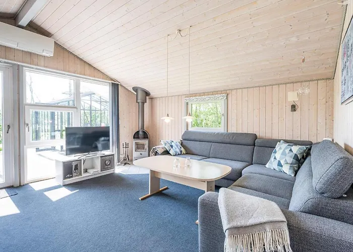 4 Person In Hemmet-by Traum * Hemmet