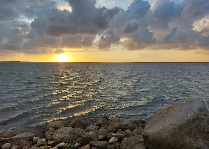 4 Person In Hemmet-by Traum